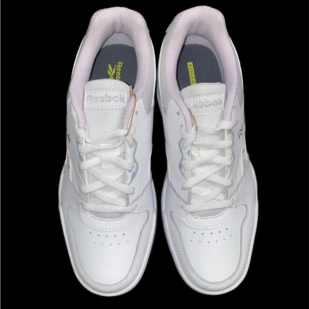 New Women’s Reebok Basketball Shoe Size 7